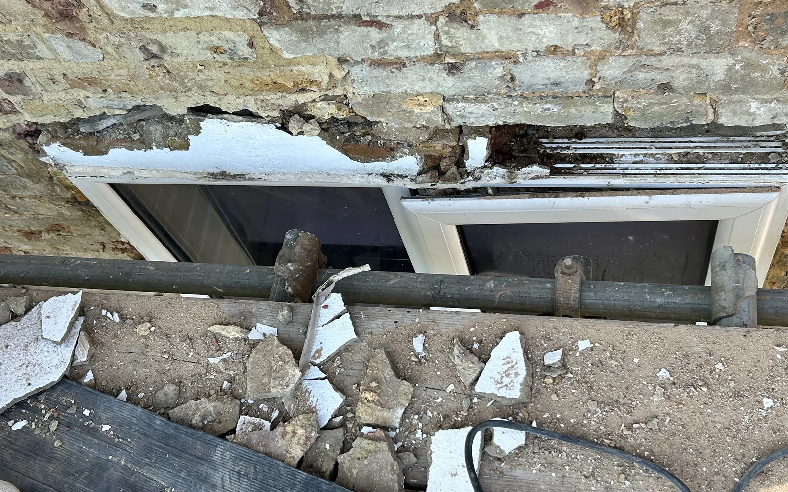 Remedial specification for complex basement moisture